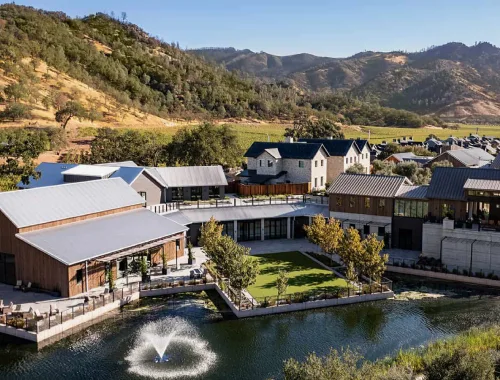 Private black SUV wine tour service in Calistoga